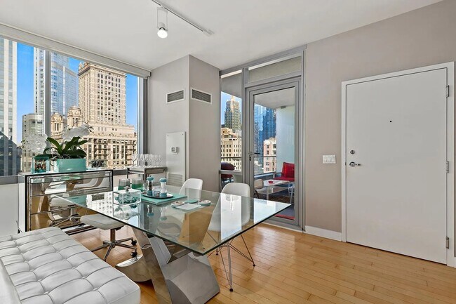 Building Photo - 8 E Randolph St