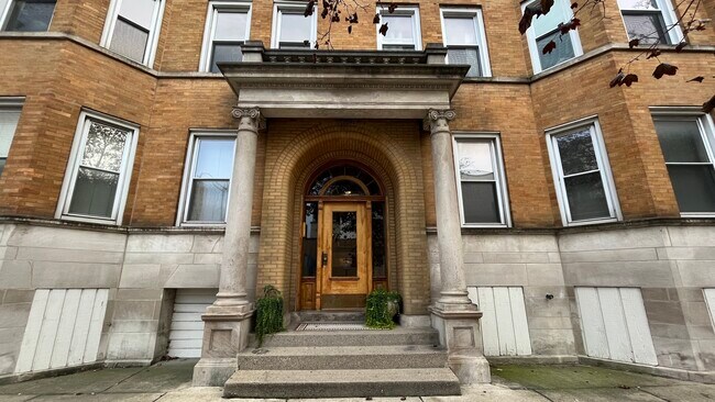 Foto del edificio - 601 W Wellington Ave