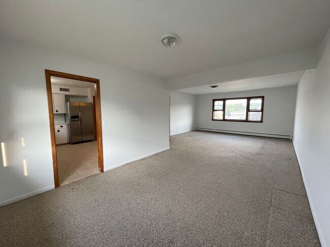Building Photo - 500 Piaget Ave