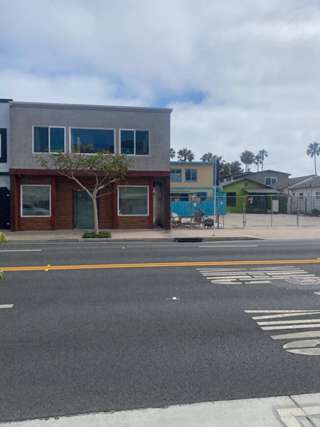 Building Photo - 507 E Balboa Blvd