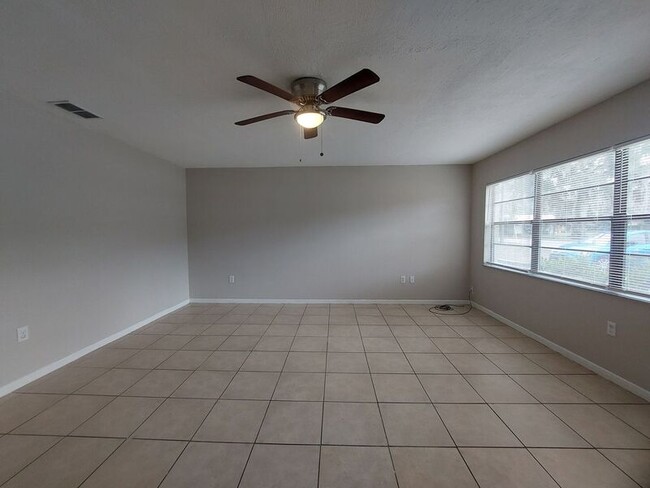 Building Photo - 5454 Lewellyn Rd