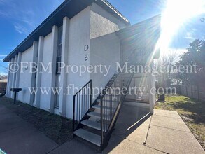 Building Photo - 1401 Old Bardwell Rd