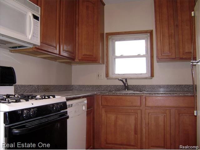 Building Photo - 2027 Brockton Ave