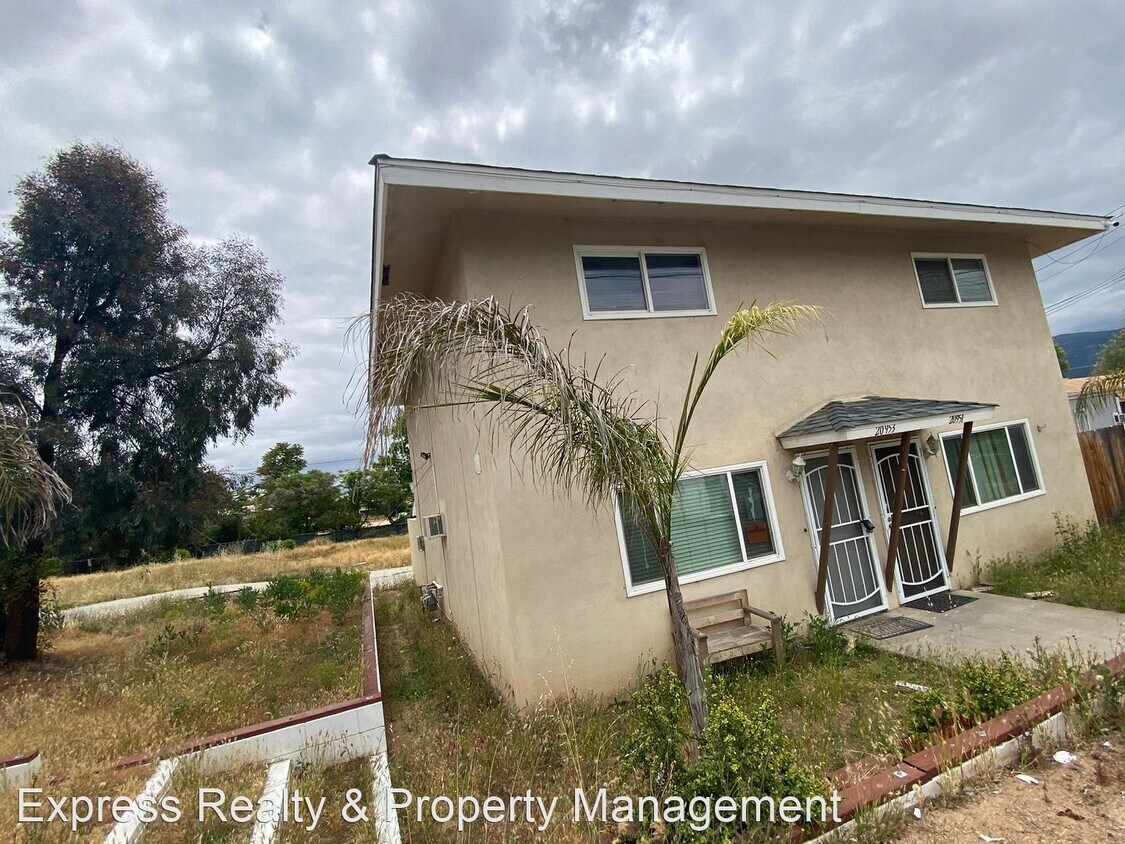 2 br, 1.5 bath House 20953 Mariposa Rd House for Rent in Lake