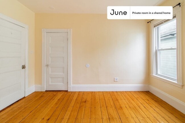 Building Photo - Room in Shared 4 bed/1 bath home
