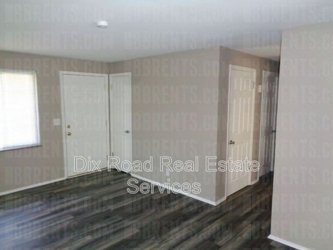 Building Photo - 374 Rockford Dr