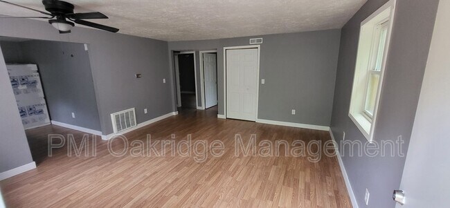 Foto del edificio - 3479 Waynesville Rd
