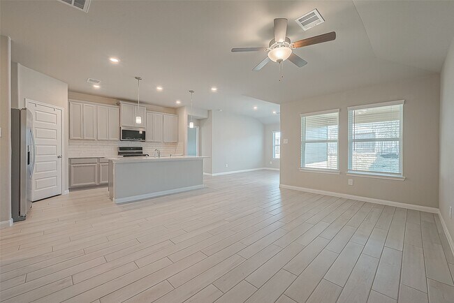 Building Photo - 331 Hbr Frst Ln