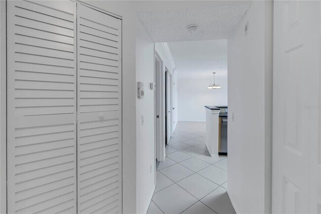 Foto del edificio - 2400 Feather Sound Dr