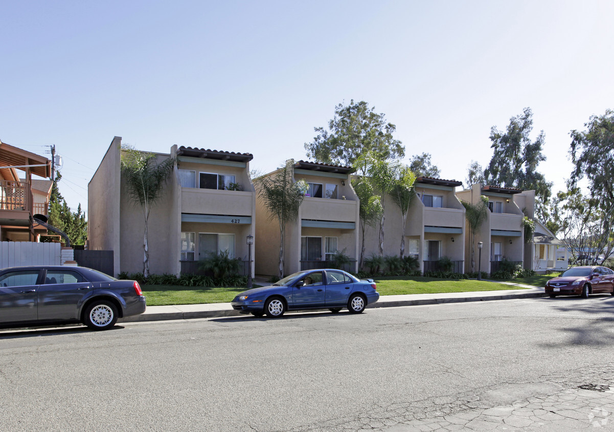 Building Photo - Oasis Apartments