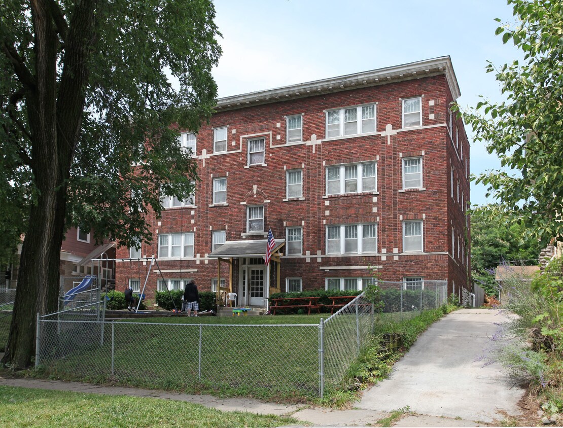 Primary Photo - 122 Spruce Ave