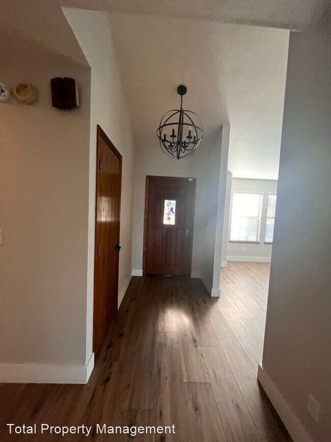 Building Photo - 3 br, 2 bath House - 540 N. Peppertree St.