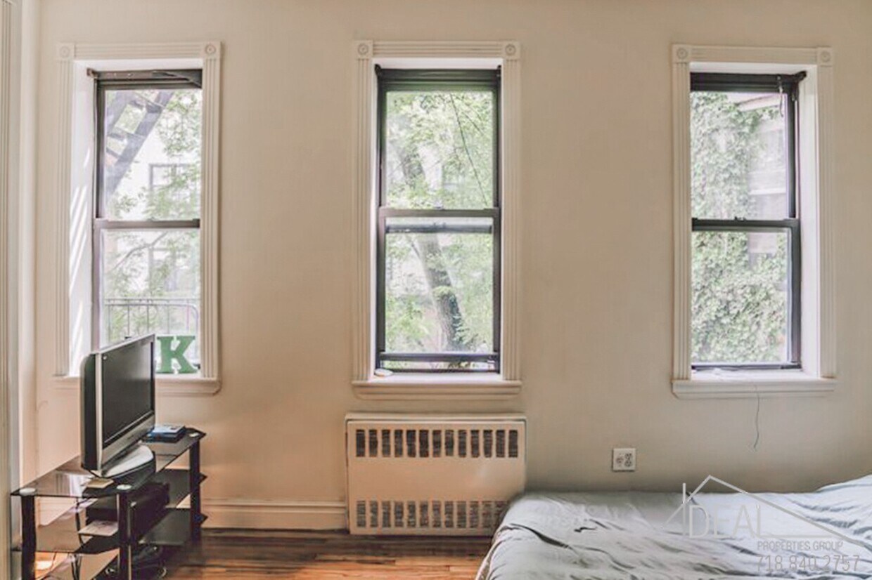 Foto principal - 234 E 84th St