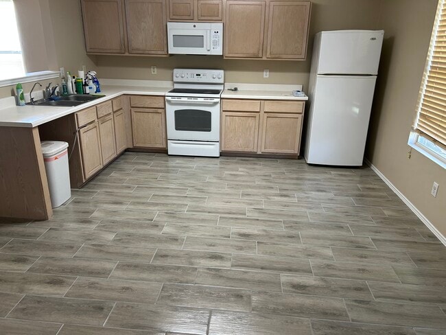 Building Photo - 7912 Canoe Ridge Ln