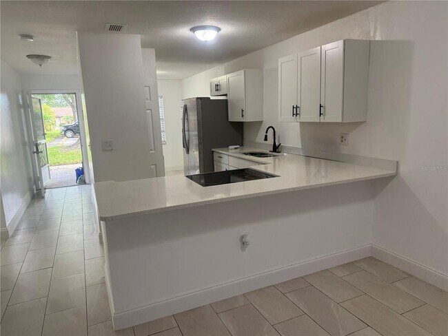 Building Photo - 2128 Bahamas Ct