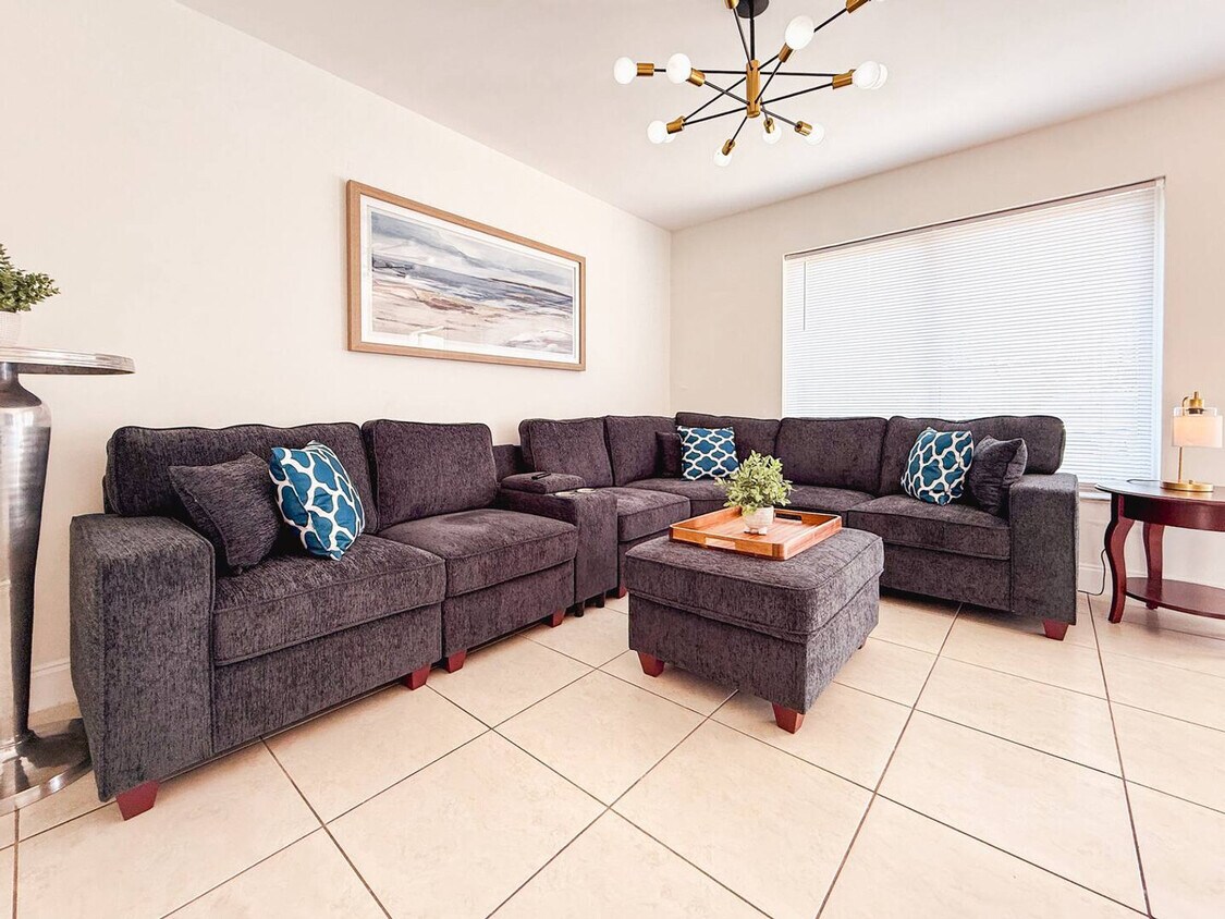 Foto principal - 3672 NW 18th Ave