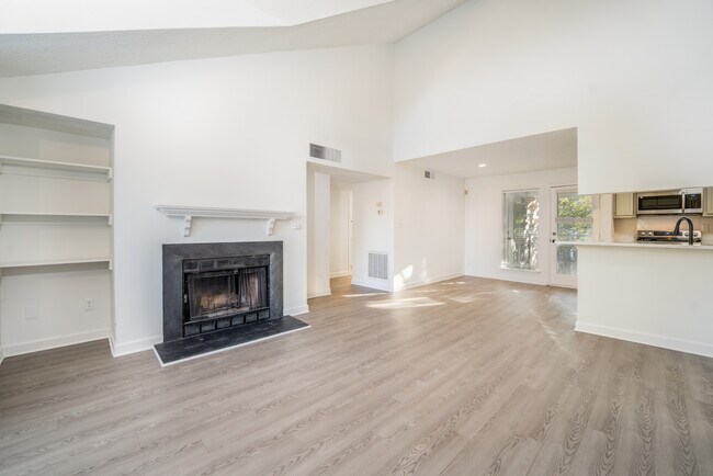 Foto del edificio - McIver Square Apartments