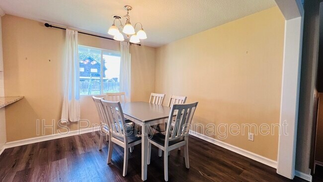 Building Photo - 521 Rd 40
