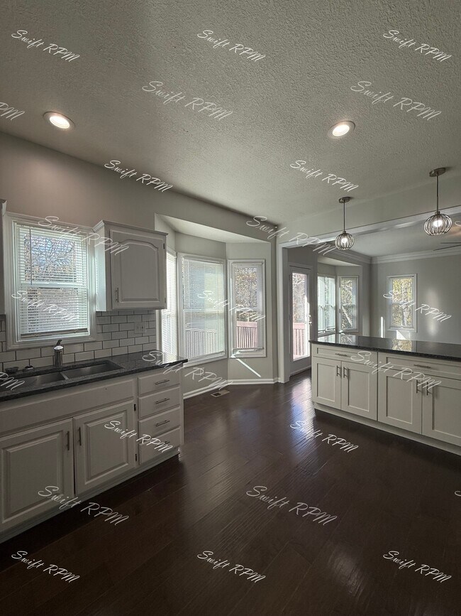 Foto del edificio - 15602 Maple St