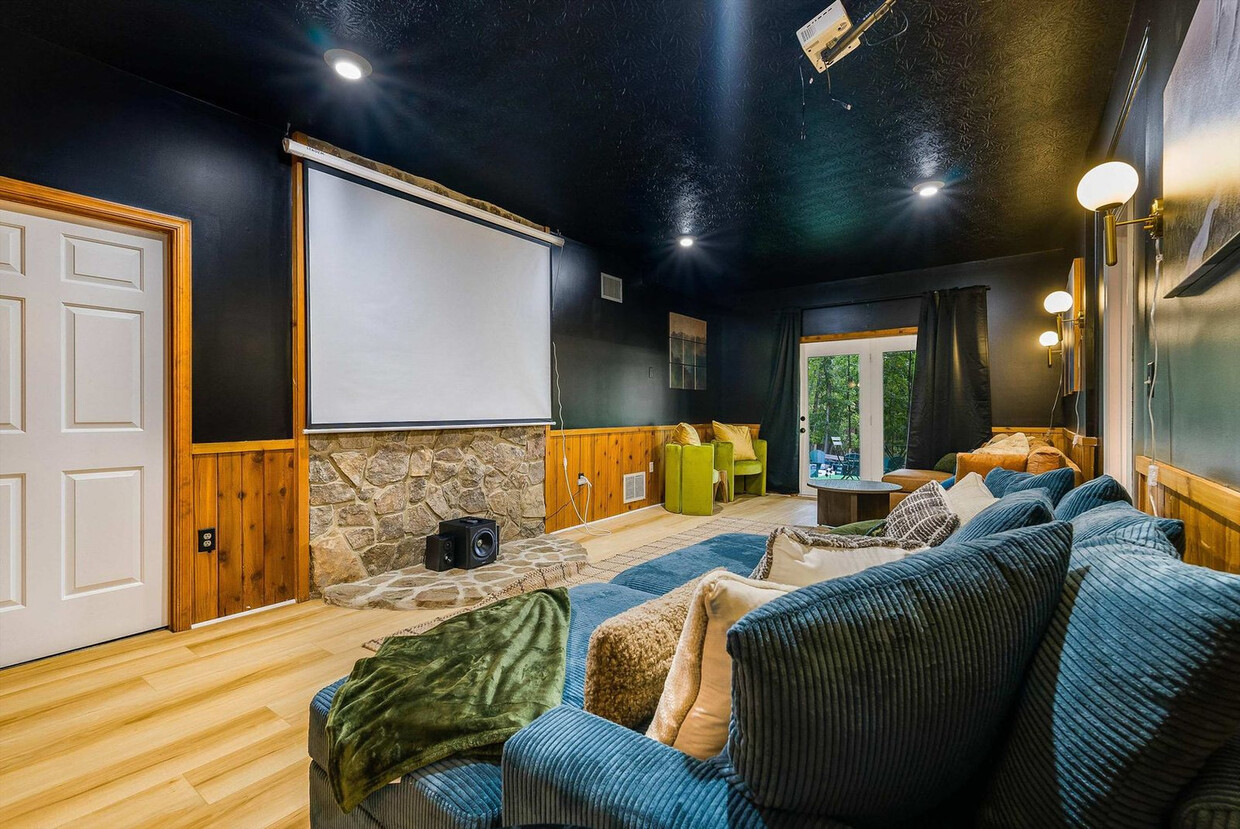 Foto principal - 2420 Hopkins Dr