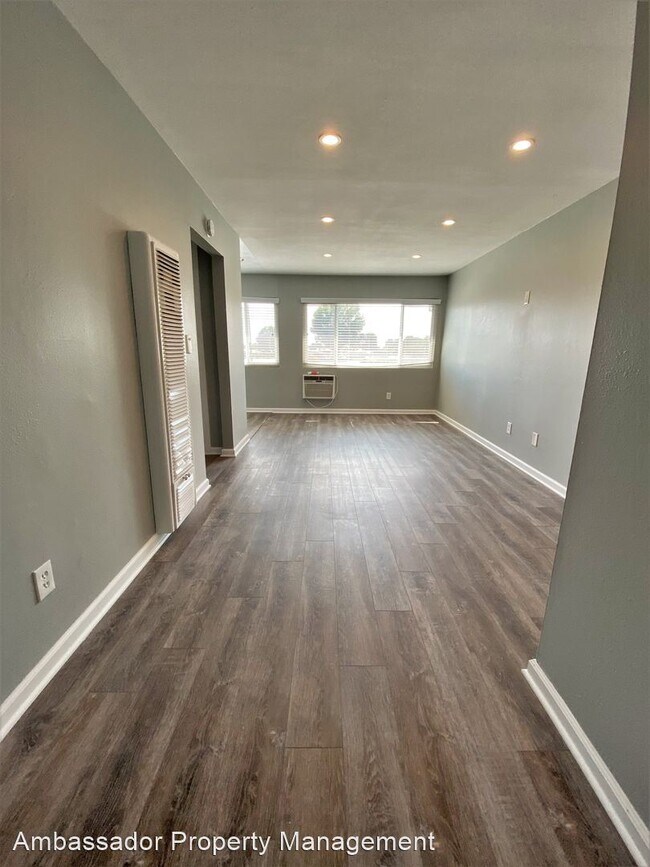 Building Photo - 511 La Cadena Way