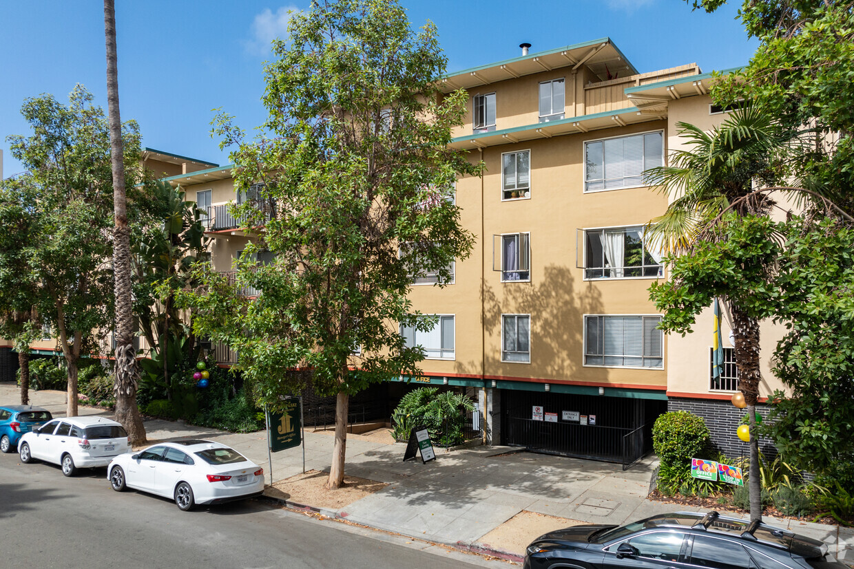 Primary Photo - Jackson Lake Apartments