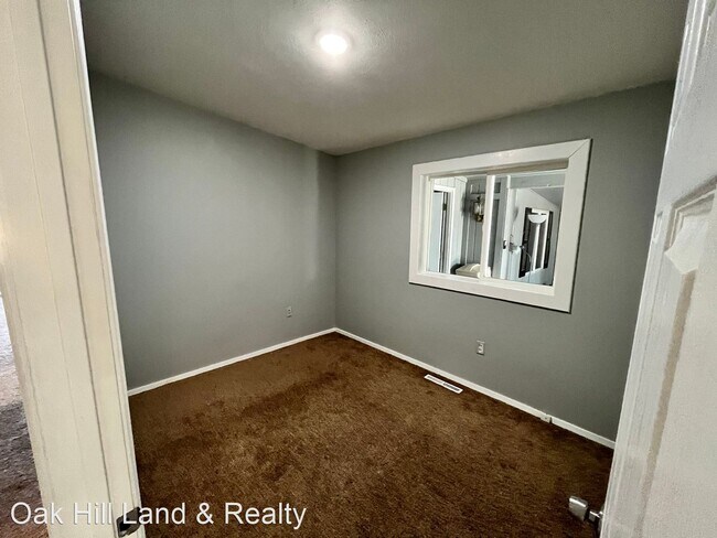 Building Photo - 4 br, 1 bath House - 1447 Vandenberg Circle