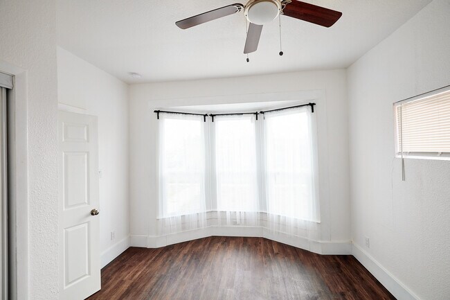Foto del edificio - 1531 W Summit Ave.