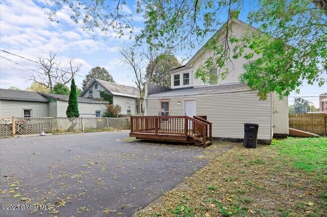 Building Photo - 57 Montcalm St