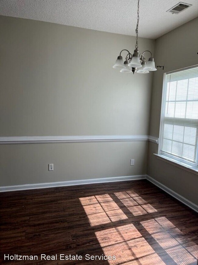 Foto del edificio - 4 br, 2 bath House - 884 Forest Street
