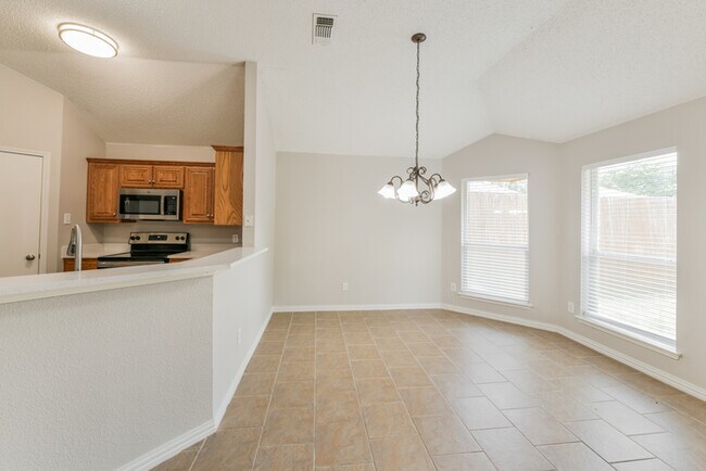 Foto del edificio - 605 Crestview Ct
