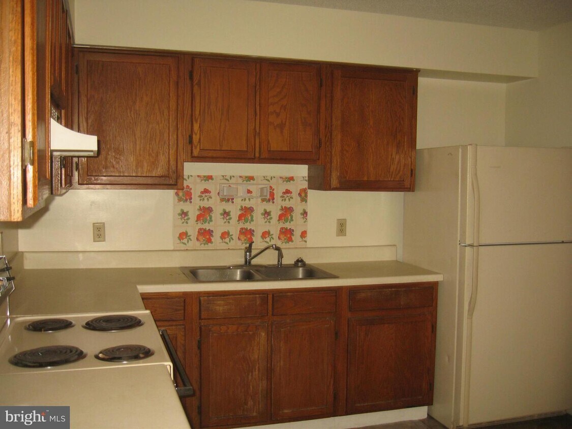 Primary Photo - 60 Mallard Ct