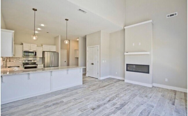 Building Photo - 2727 Livingston Sq