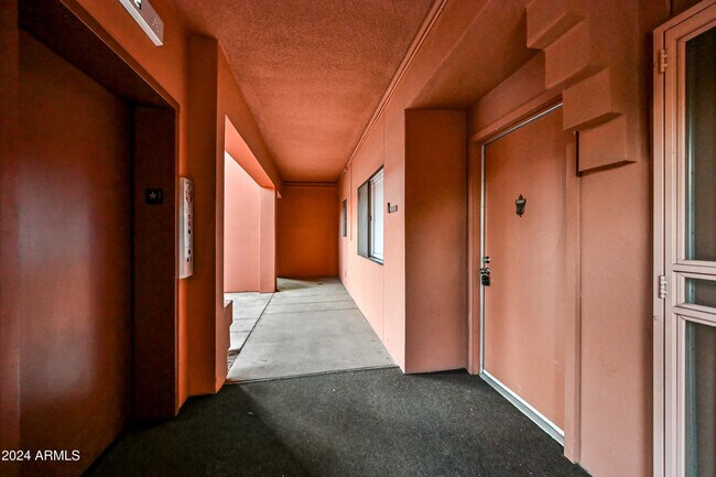 Foto del edificio - 12212 N Paradise Vlg Pkwy S