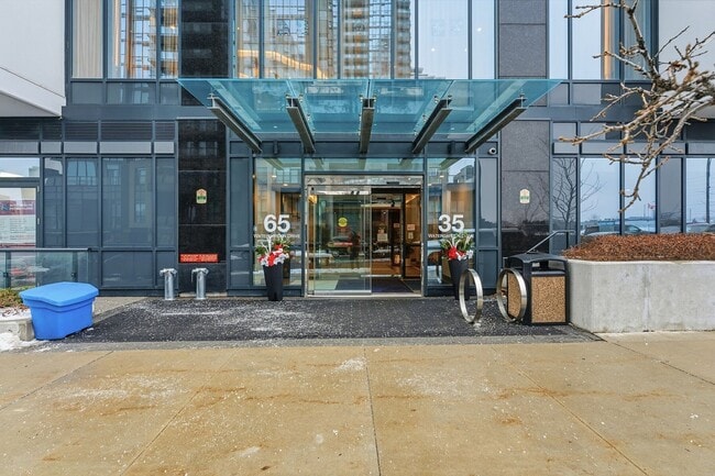 Building Photo - 65 Watergarden Dr