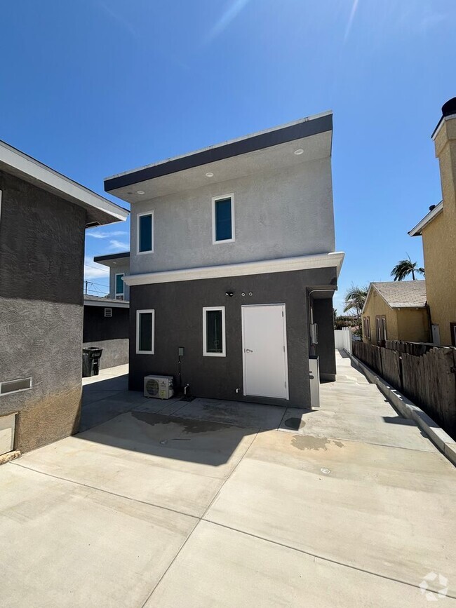 Building Photo - 2240 Sea Breeze Dr