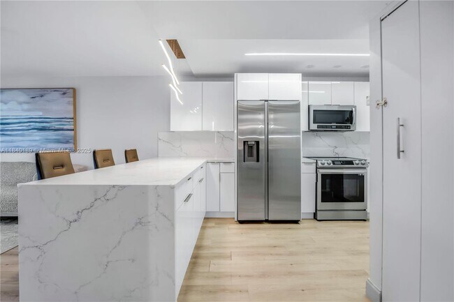 Foto del edificio - 3285 Foxcroft Rd