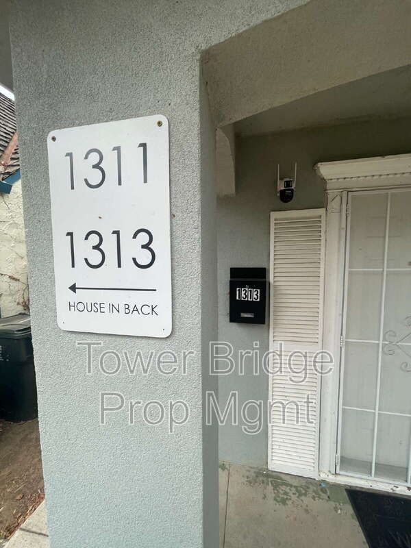 Foto del edificio - 1313 Lochbrae Rd