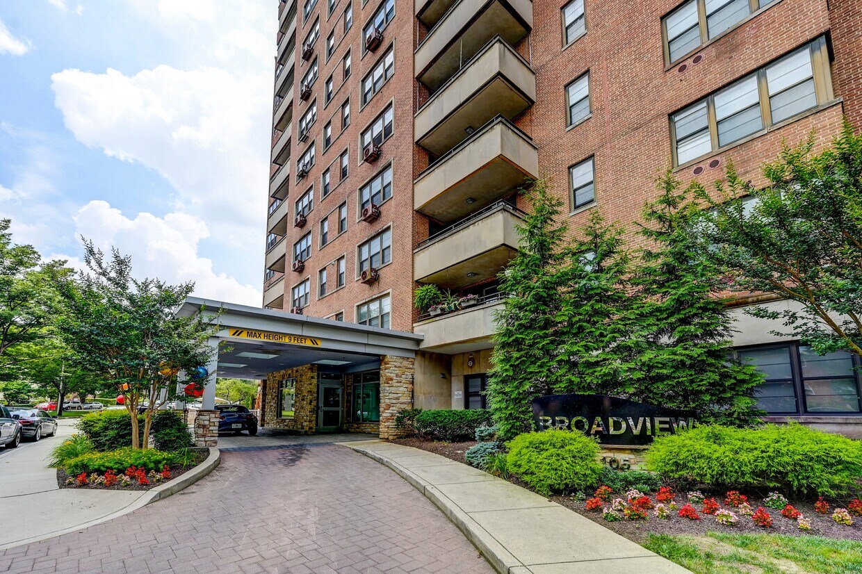 105 E 39th St Unit Penthouse 1, Baltimore, MD 21218 Apartment for Rent in Baltimore, MD