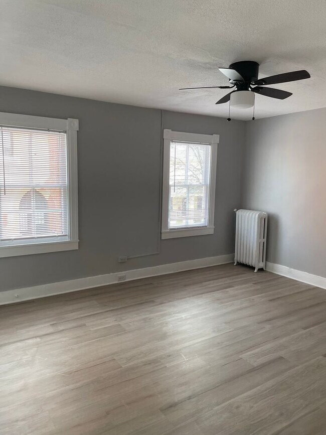 Foto del edificio - Small pets are welcome with an additional deposit and monthly pet rent.