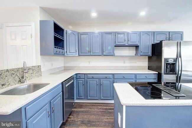 Building Photo - 42 Victoria Square