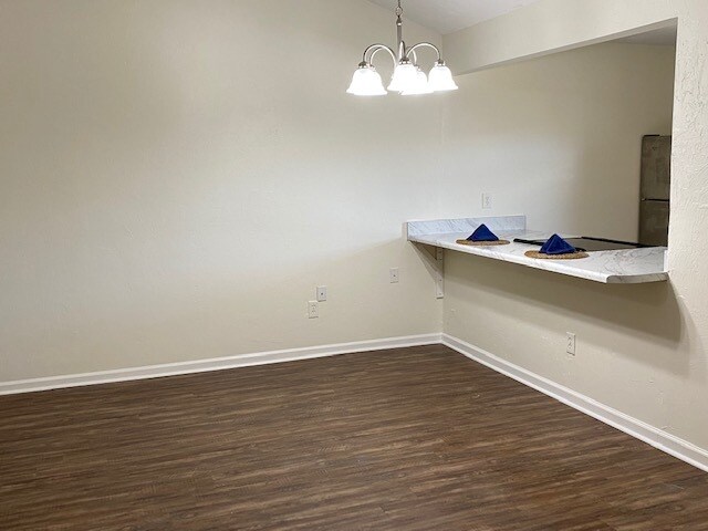Foto del edificio - 801 Jamestown Ct