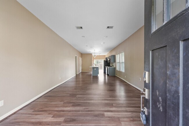 Foto del edificio - 3706 Nathaniel Brown St