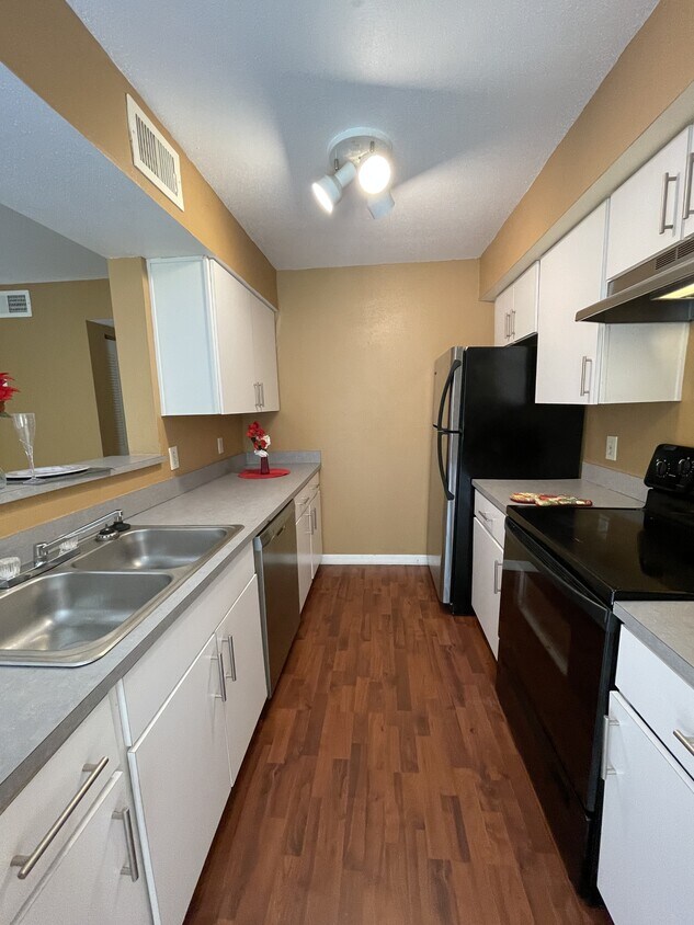 Photo - 2350 NW 33rd St (Oakland Park, FL)