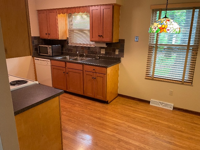 Building Photo - 4223 Woodpark Dr
