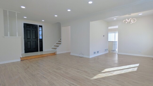 Foto del edificio - 650 Shining Water Dr