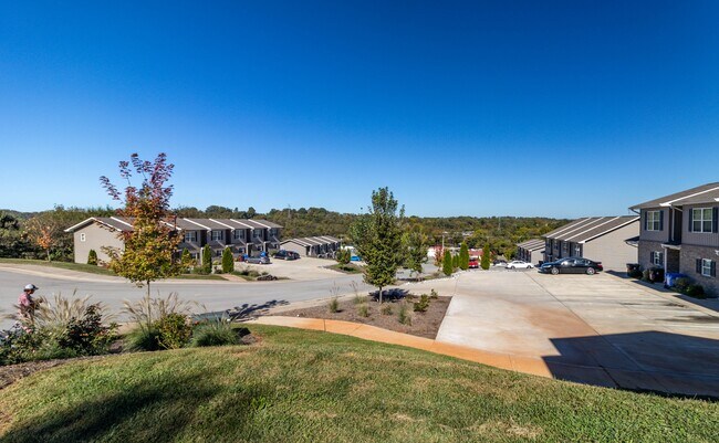 Foto del edificio - 906 Warrior Hill Dr