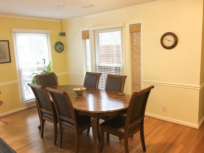 Building Photo - 3001 Ormond Dr