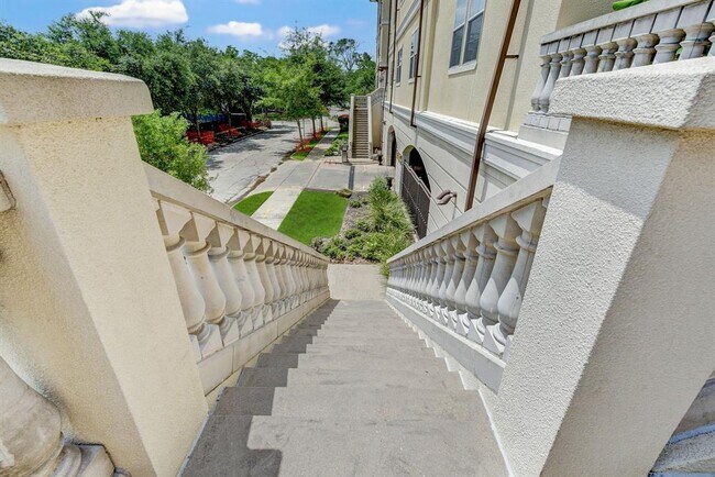 Foto del edificio - 7134 Mapleridge St