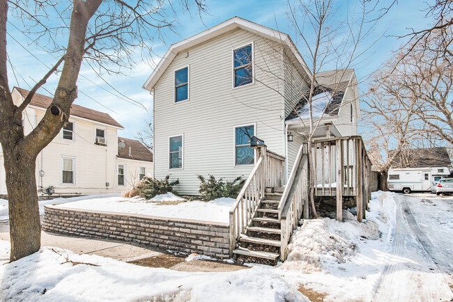 Building Photo - 323 Indiana Ave SW